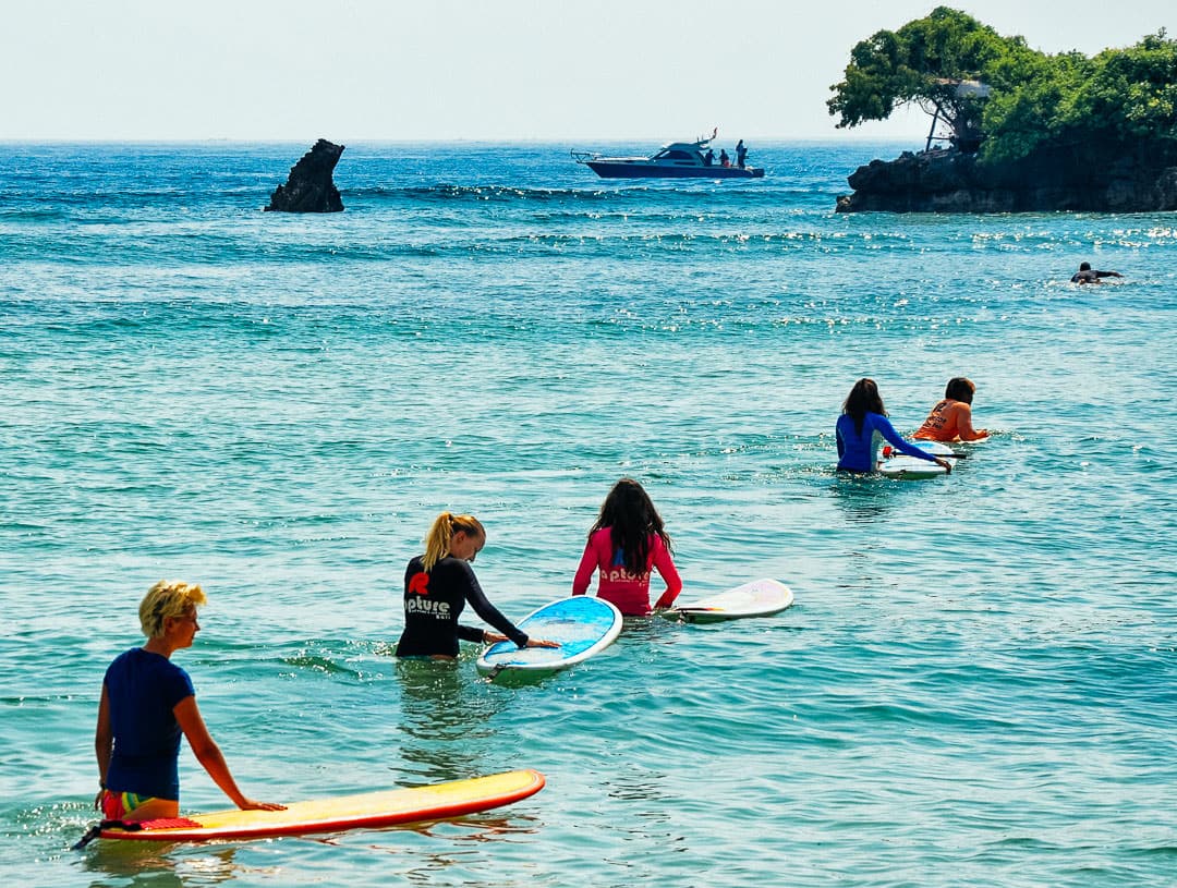 Girls having a surf lesson at Green Bowl Surfcamp