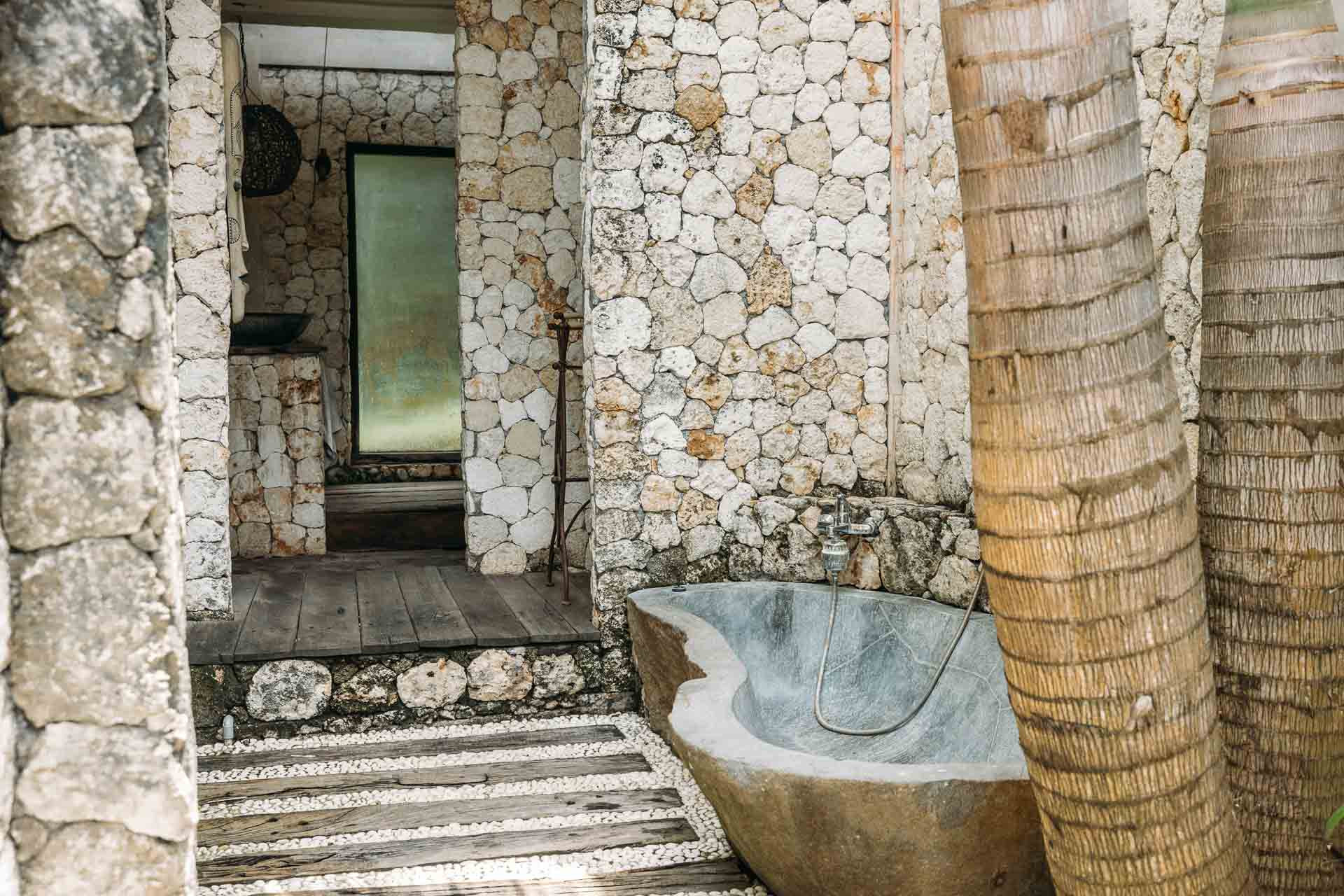 An outdoor bathroom with bathtub with rustic vibes in Bali