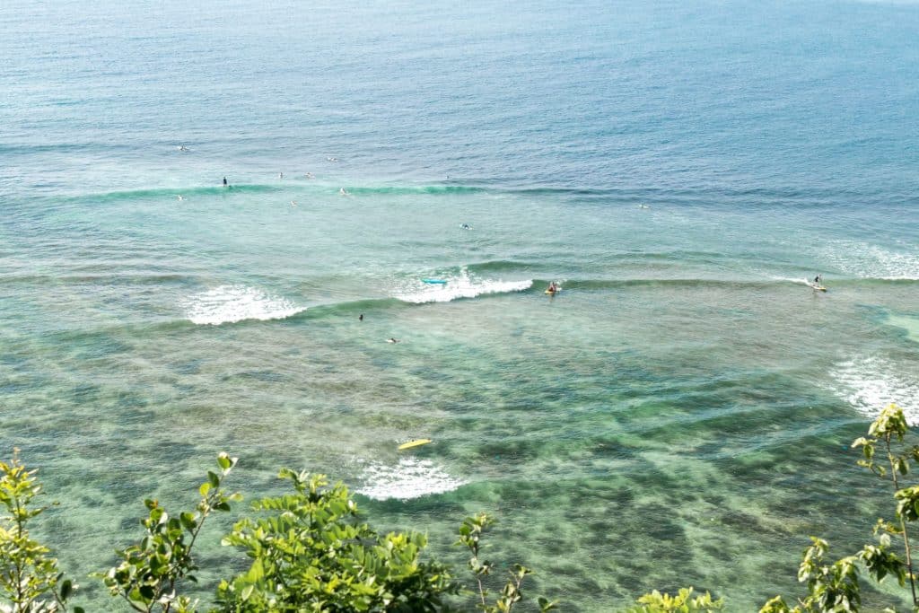 Lerne an diesem geheimen Ort auf Bali surfen
