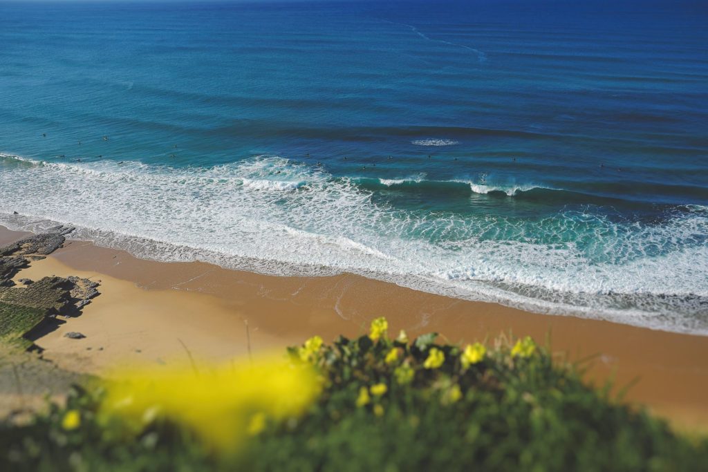Der Strand direkt vor unserem Surfcamp in Portugal