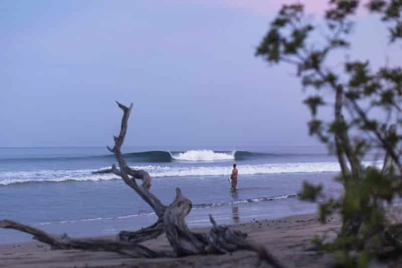 Perfect wave breaking in Costa Rica