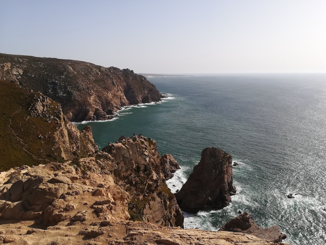 Cabo da Roca cliff near shore during daytime