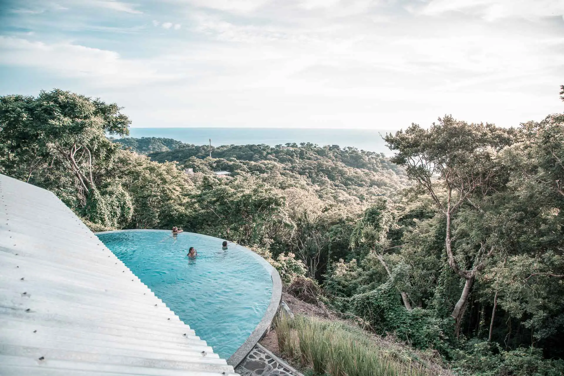 Nicaragua Jungle Surf-Camp Infinity-Pool Ocean-View